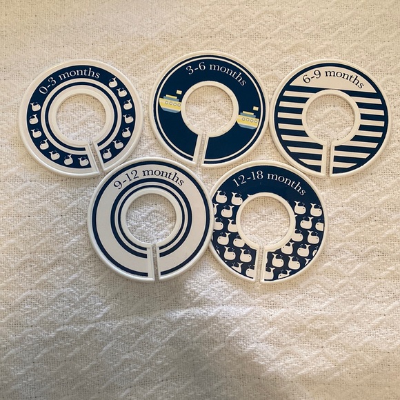 Closet dividers - Picture 1 of 1